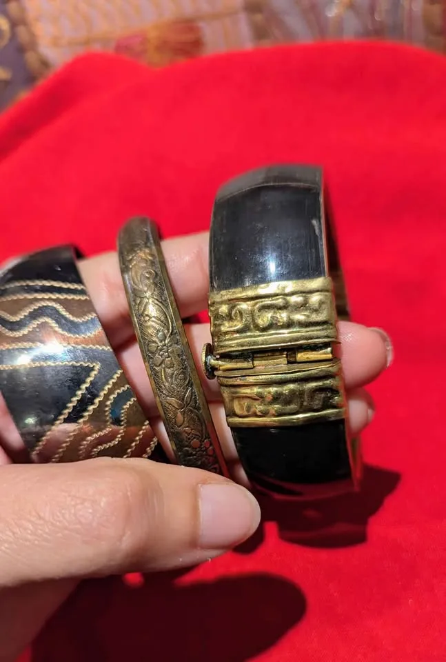✨ Vintage Boho Brass & Bone Bangle Set of 3 image indicator(2)