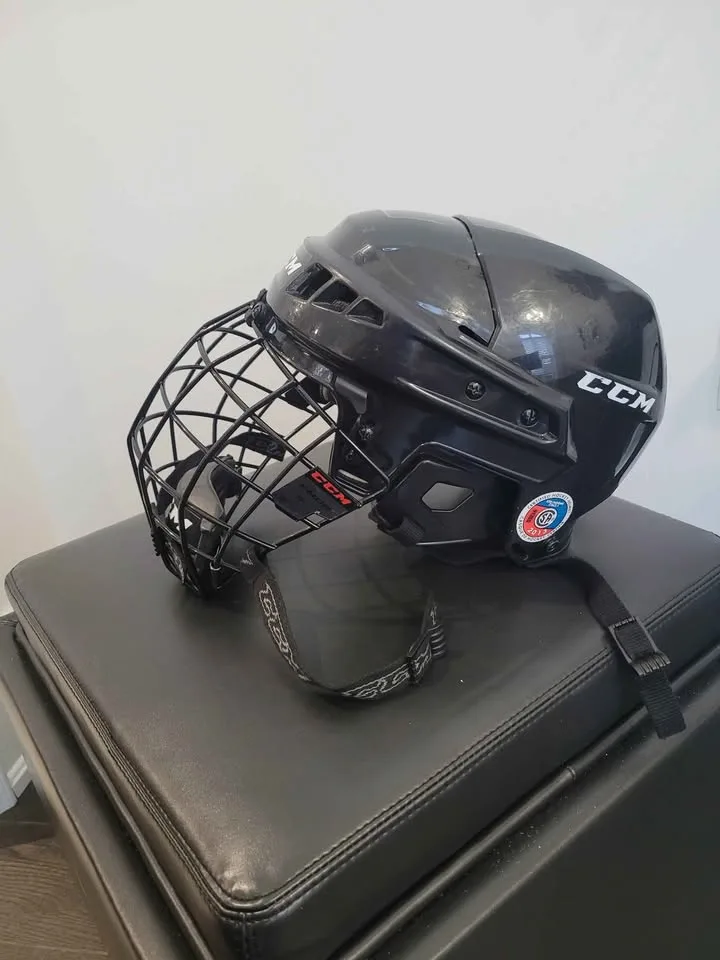 Kids Ice Skating / Hockey Helmet – Size Small (Adjustable) image indicator(4)