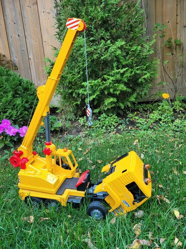 Toy Truck Crane – Like New Condition (yellow) image indicator(5)