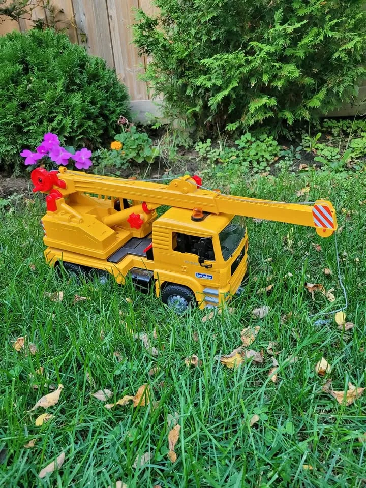 Toy Truck Crane – Like New Condition (yellow) image indicator(6)