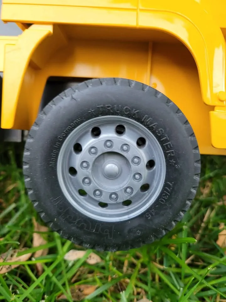 Toy Truck Crane – Like New Condition (yellow) image indicator(8)