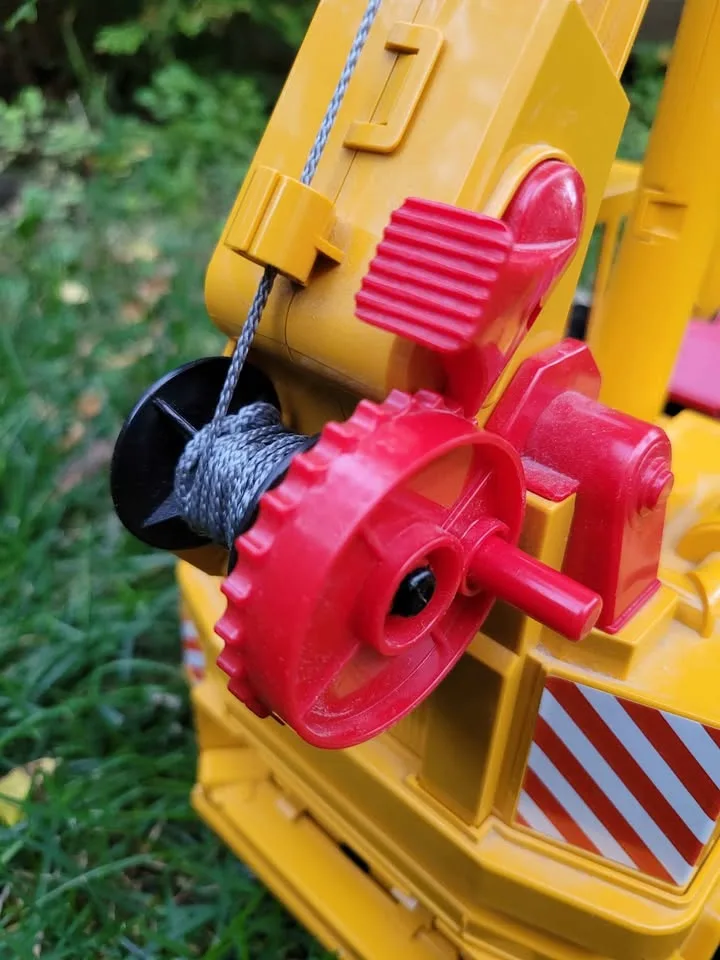 Toy Truck Crane – Like New Condition (yellow) image indicator(9)