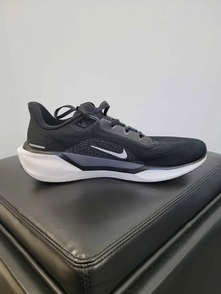 Nike Pegasus 41 Running Shoes – Size 9.5 (Black & White) image indicator(3)