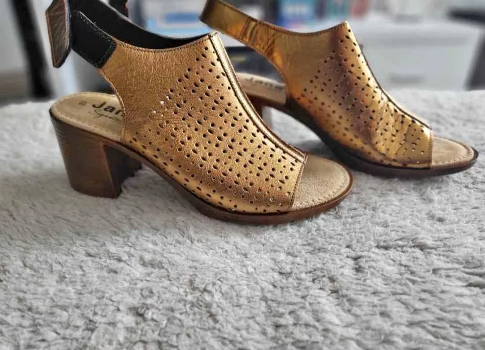 Comfy shoes thumbnail