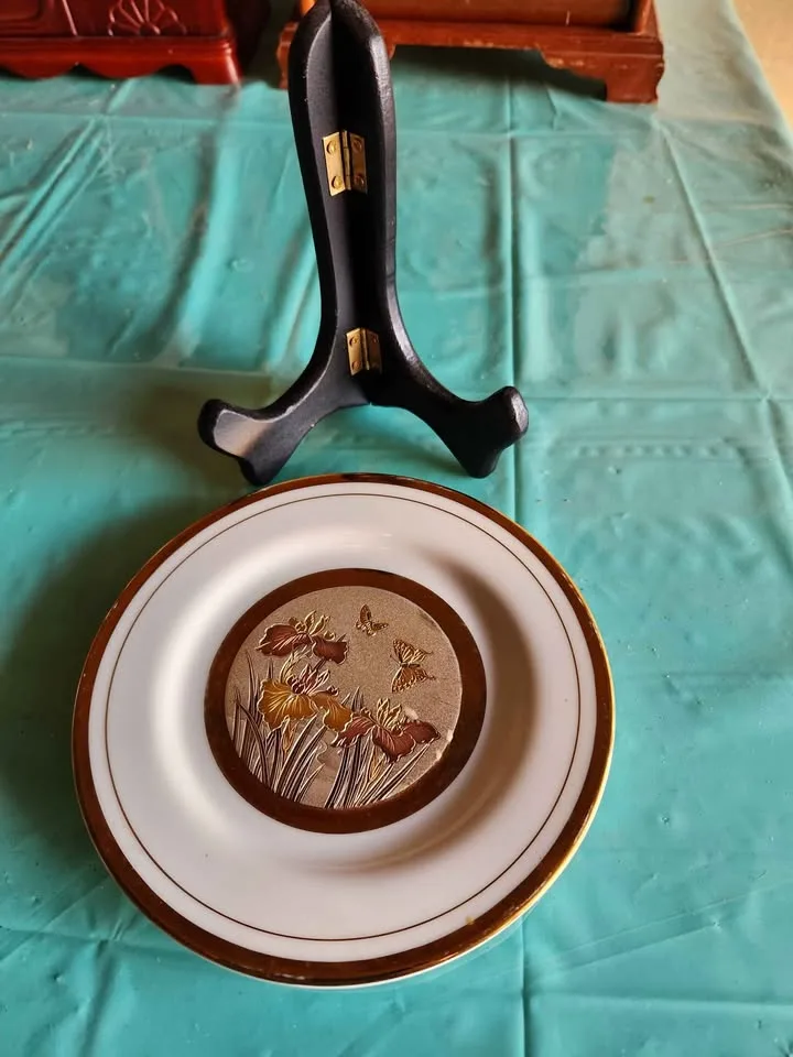 Decorative plate with Stand image indicator(3)