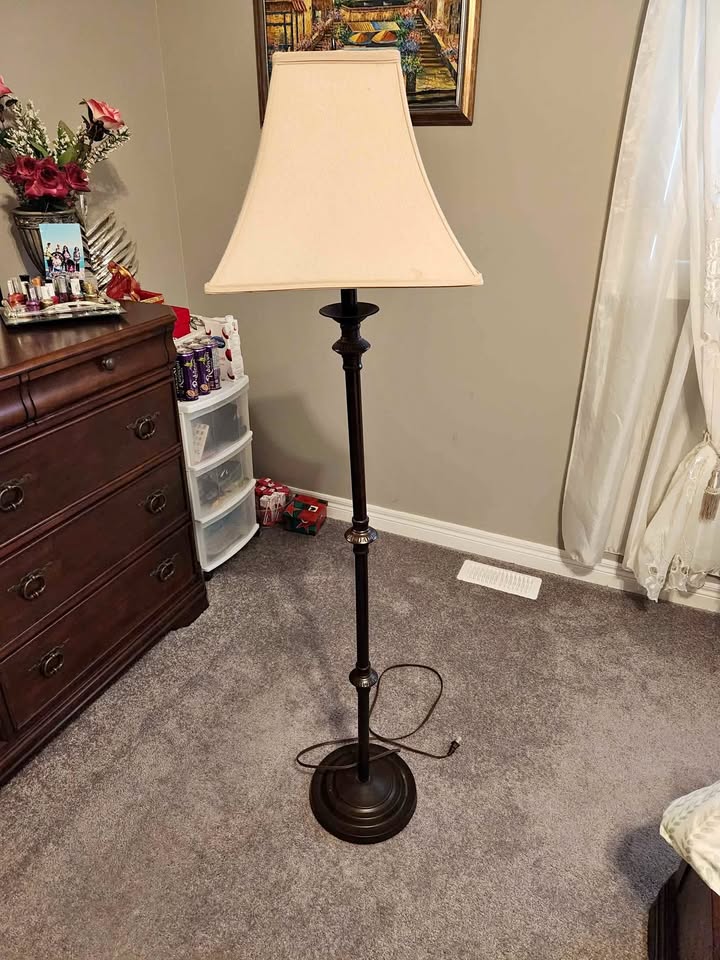 Standing lamp wooden