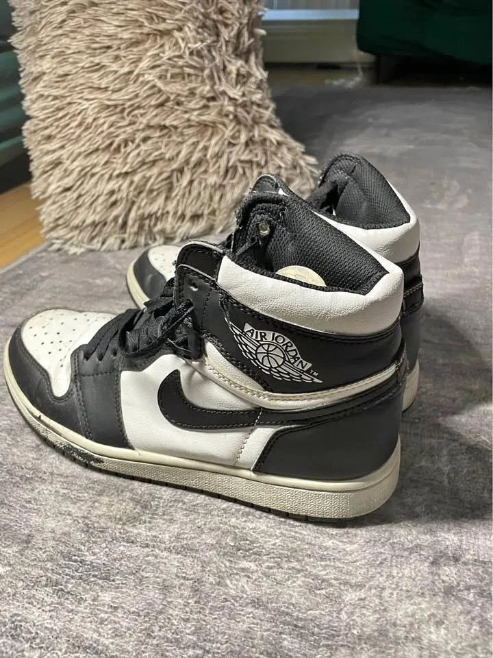 Black and white j1 size 8.5 Pick up downtown thumbnail