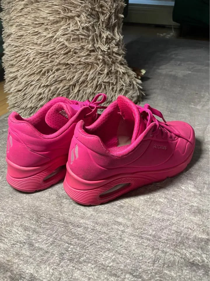 Pink sketchers size 8.5 Pick up downtown image indicator(2)