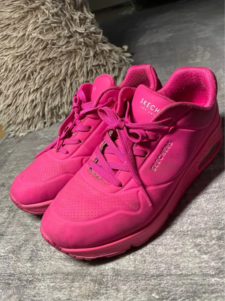 Pink sketchers size 8.5 Pick up downtown image indicator(3)