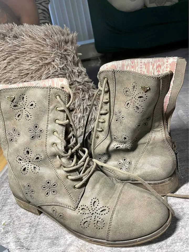 Women’s cow boots size 8.5 Pick up downtown thumbnail