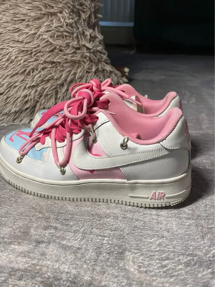 Pink Airforce 1 size 8.5 Pick up downtown image indicator(2)