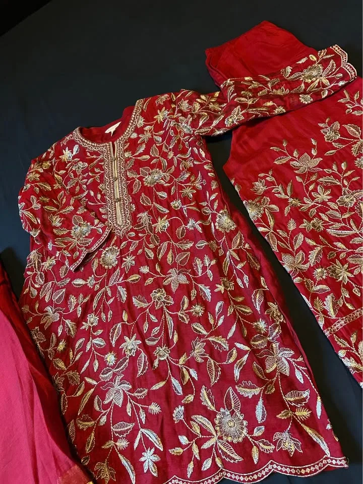 Embroidered Nishat Linen Luxury Pret Women Dress (3 Pieces) image indicator(8)