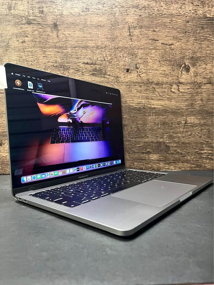 MacBook Pro Laptop 13” USB-C - Charger included