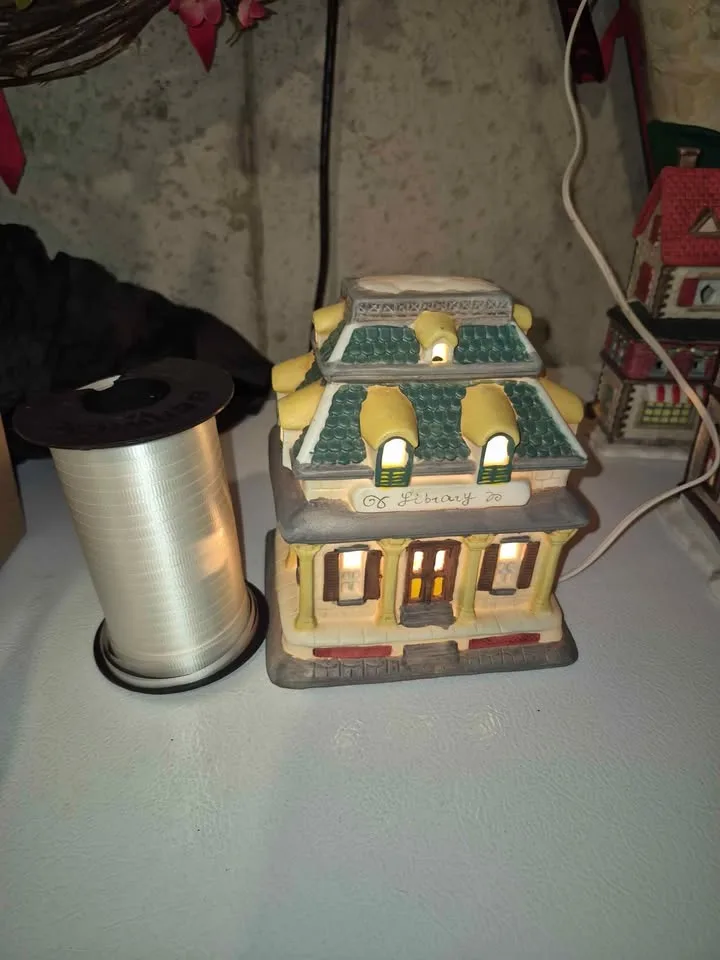 Christmas Village House - Library image indicator(2)