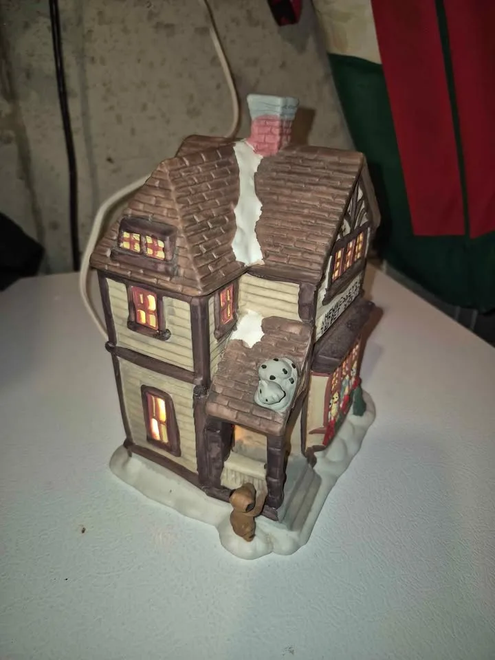 Christmas Village House - Hennesseys Pet Shop image indicator(2)