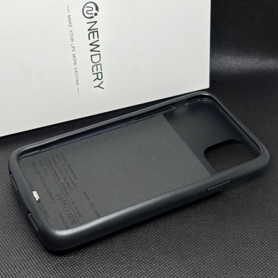 iPhone 11 Battery Case - Wireless Charging + Screen Protector - photo 2