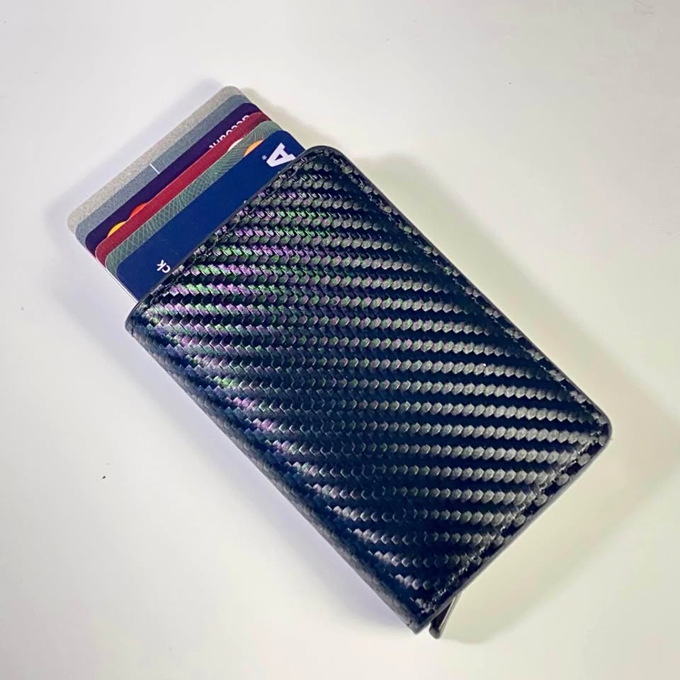 NEW - Compact minimalist men’s wallet RFID Blocker