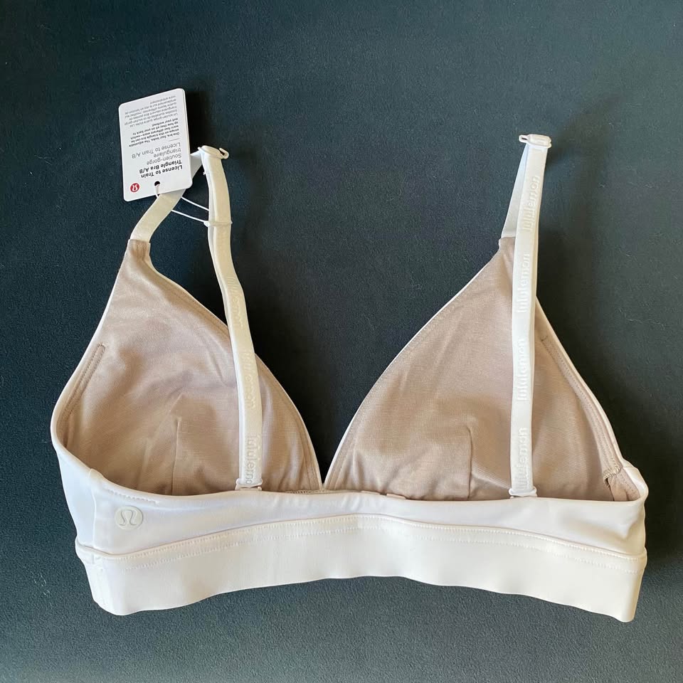 NWT Lululemon License to Train Triangle Bra Size 4 - photo 4