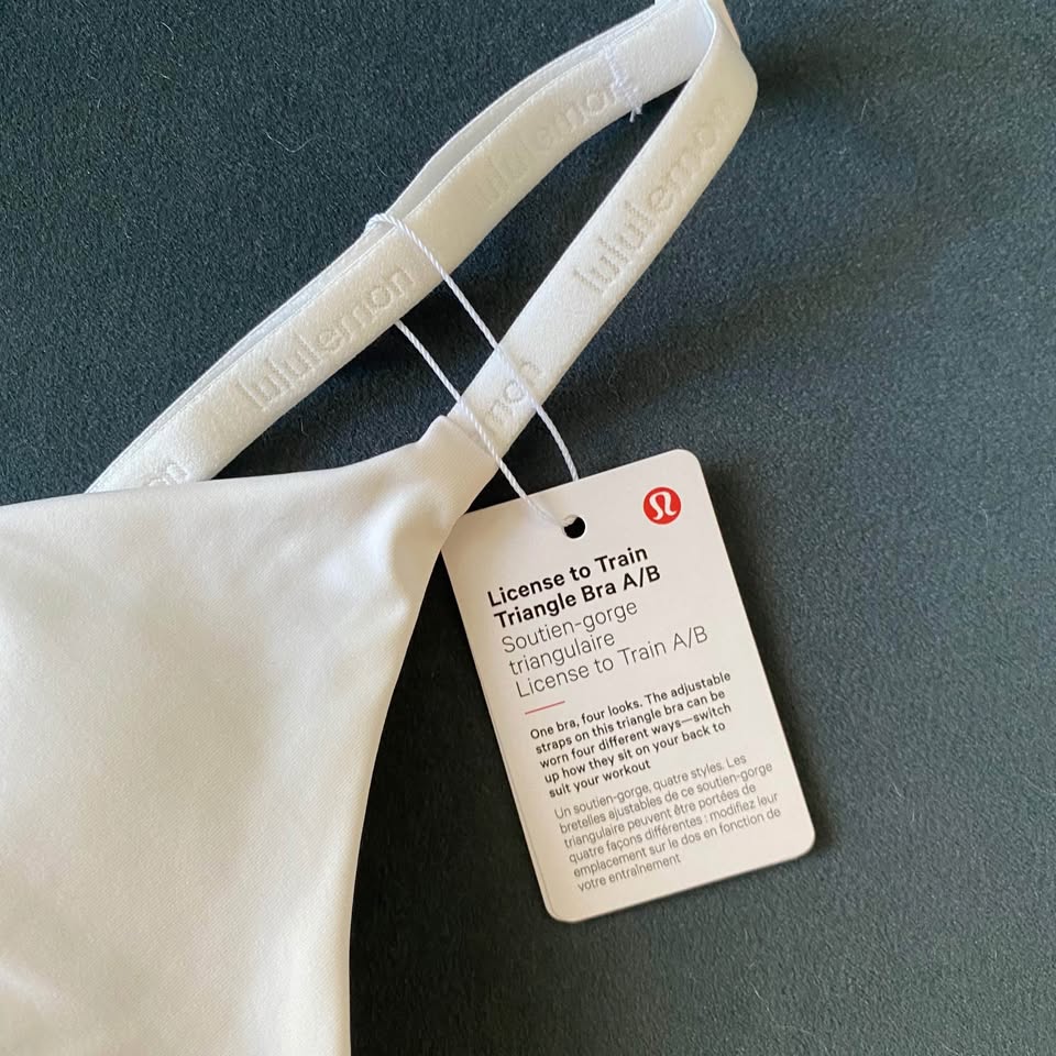 NWT Lululemon License to Train Triangle Bra Size 4 - photo 5