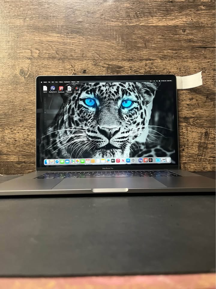 2019 MacBook Pro 15” 16GB - 512SSD + Charger - photo 2