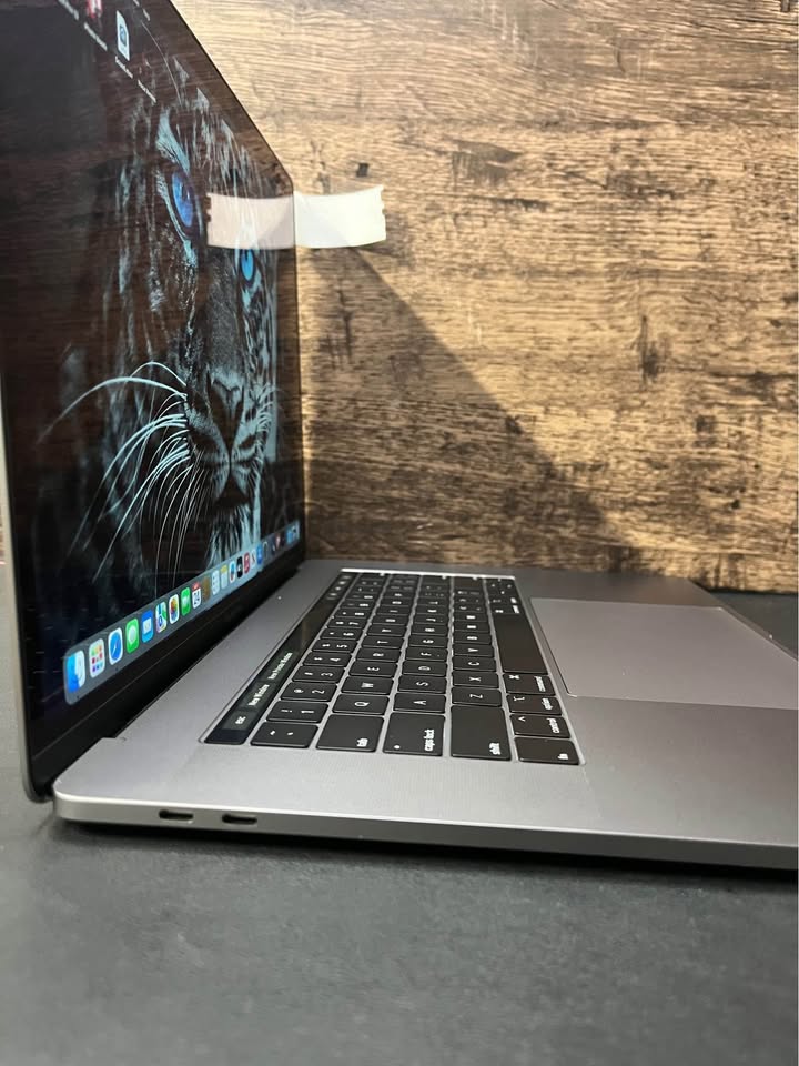 2019 MacBook Pro 15” 16GB - 512SSD + Charger - photo 3