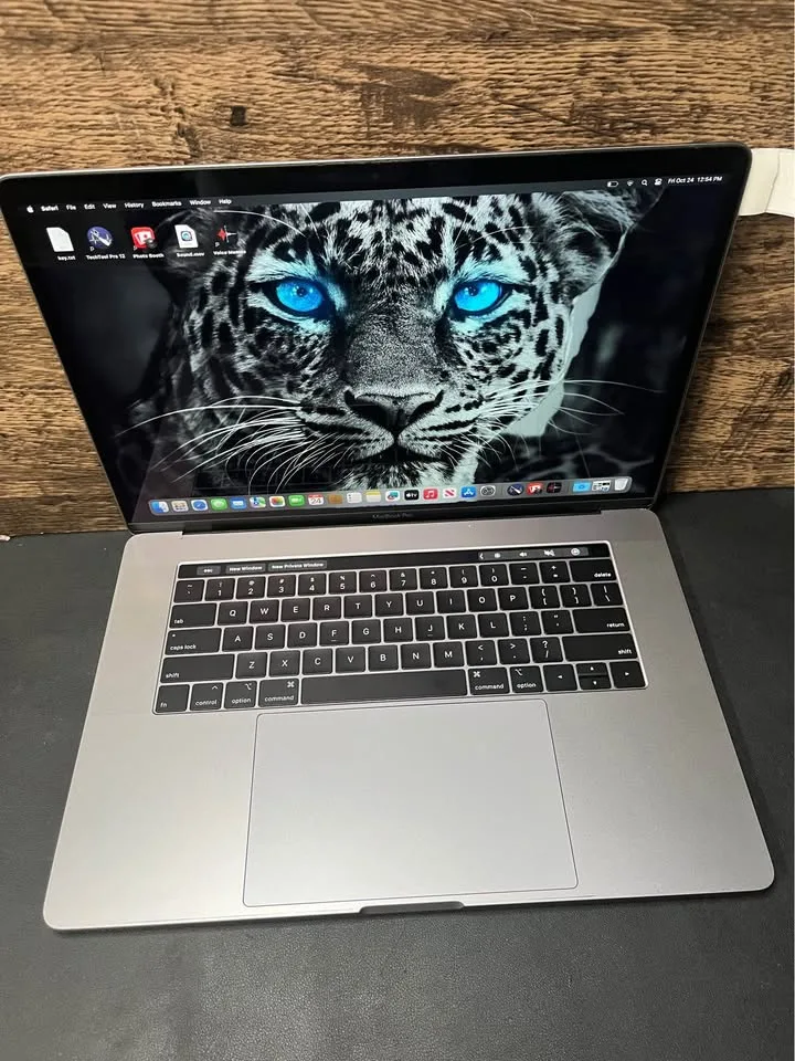 2019 MacBook Pro 15” 16GB - 512SSD + Charger image indicator(4)