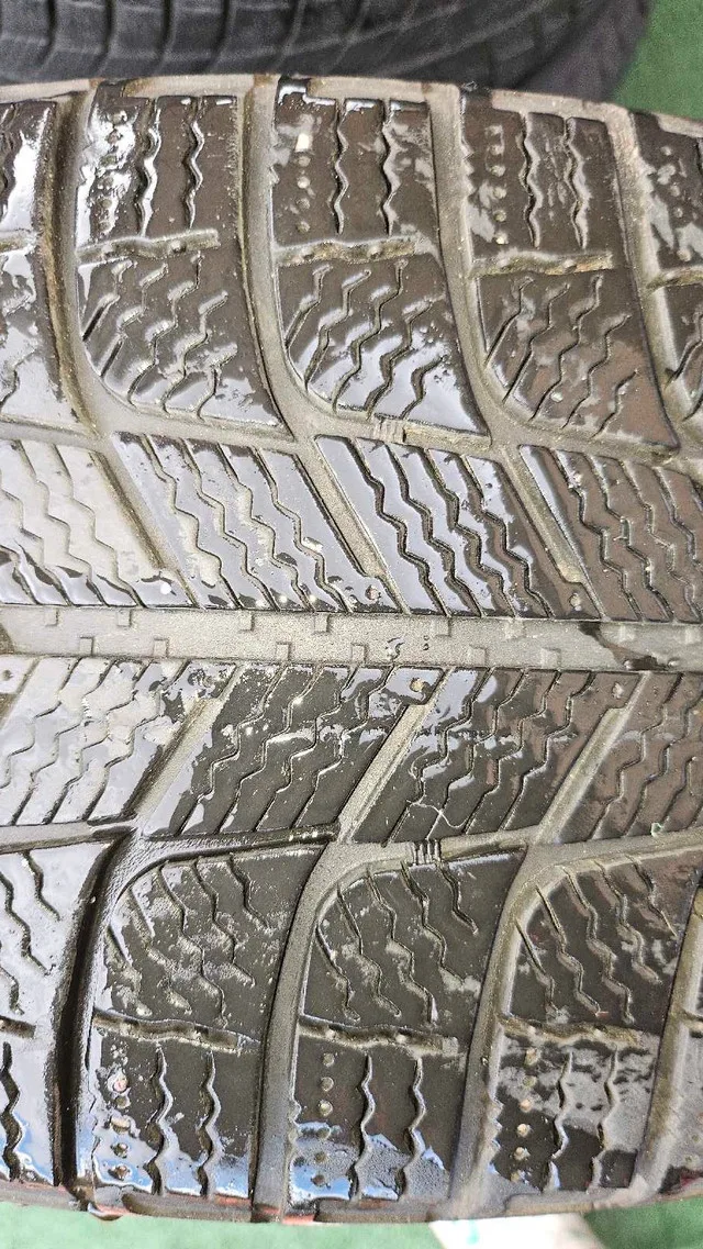 BMW Michelin X Ice Winter Tires 205/55R16 OEM Rims image indicator(2)