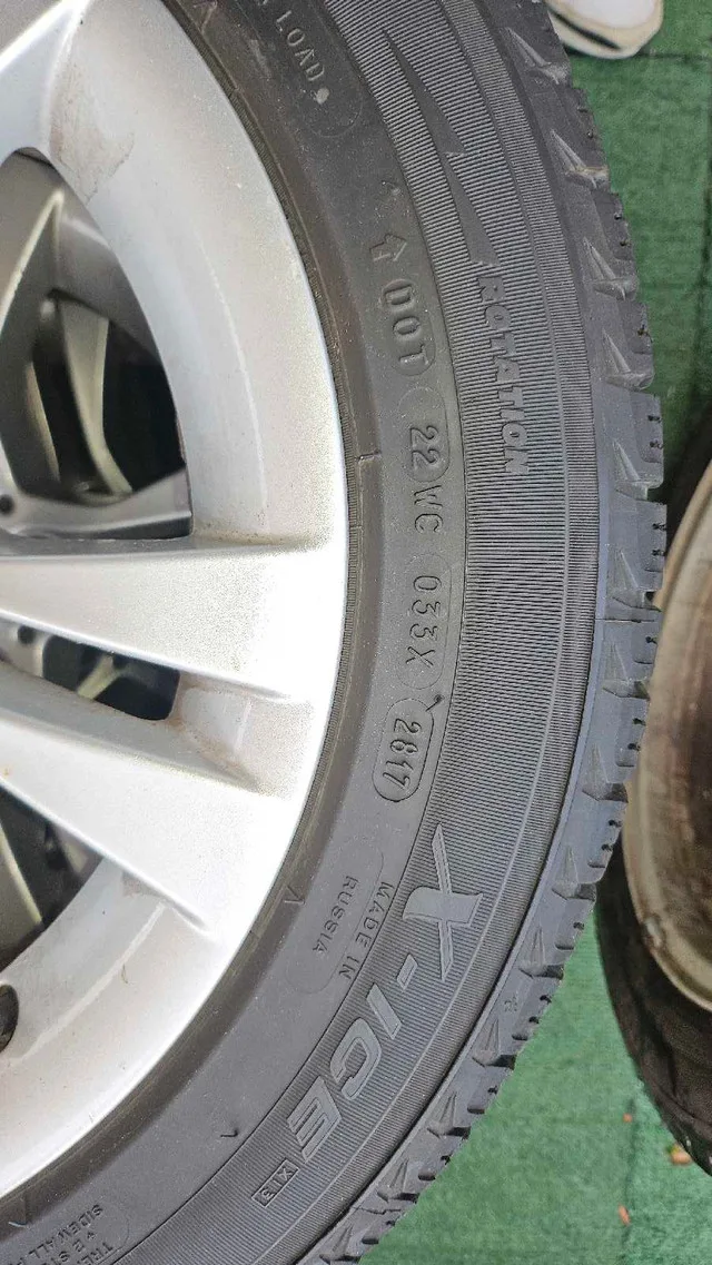 BMW Michelin X Ice Winter Tires 205/55R16 OEM Rims image indicator(3)