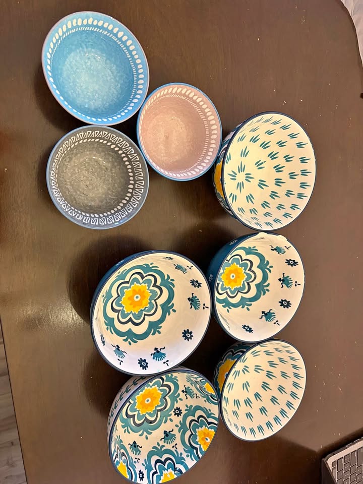 6 big bowls+ 3 small bowls (from Costco)