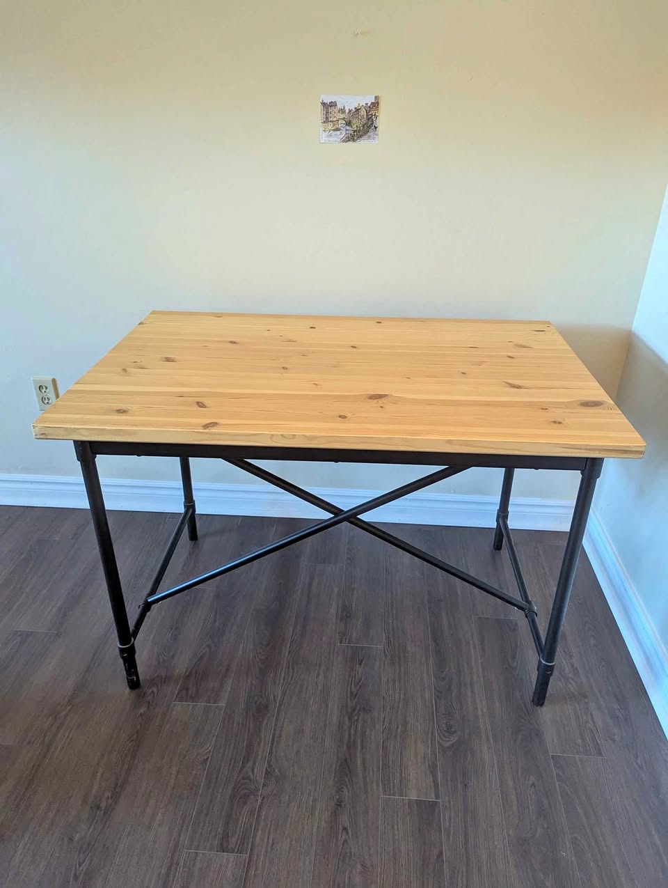 Arts and crafts table