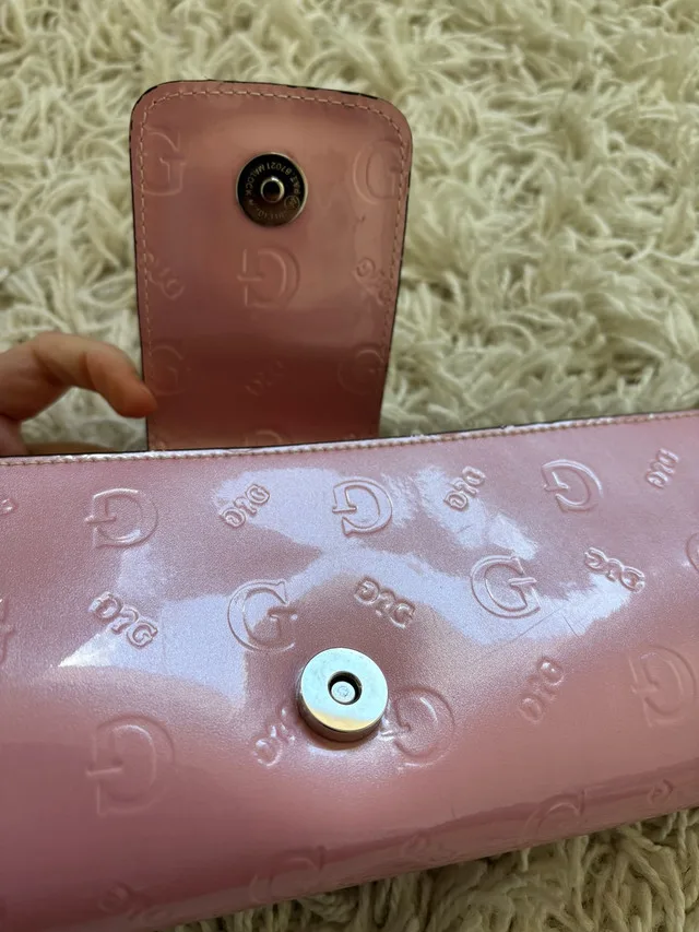 Guess Baguette Purse/Clutch -BNWOT image indicator(4)