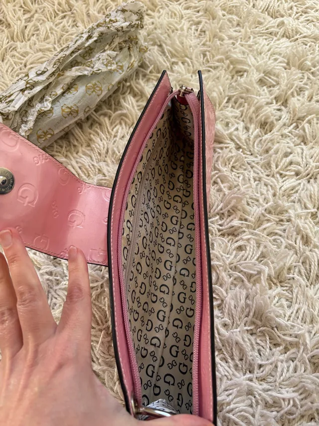 Guess Baguette Purse/Clutch -BNWOT image indicator(8)