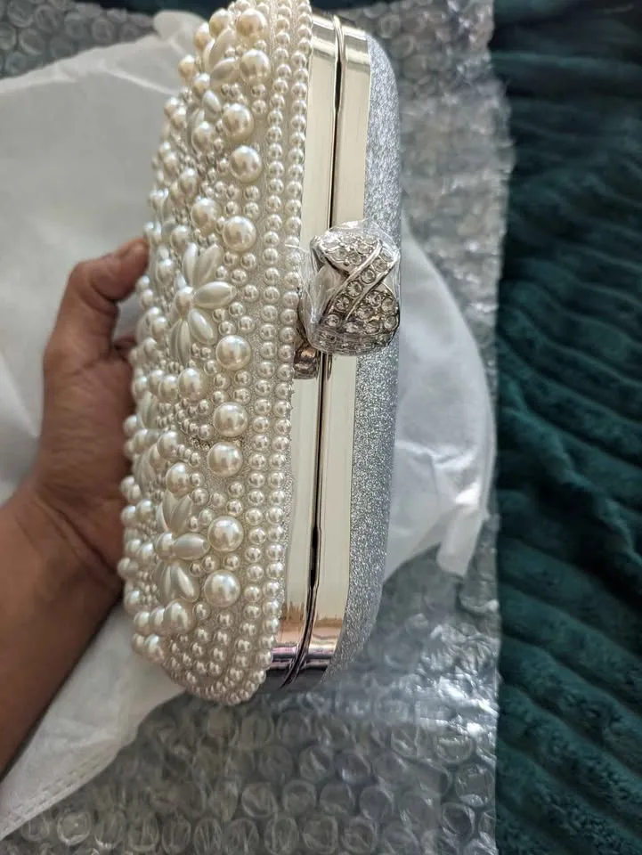 Brand new elegant white beads evening party clutch image indicator(3)