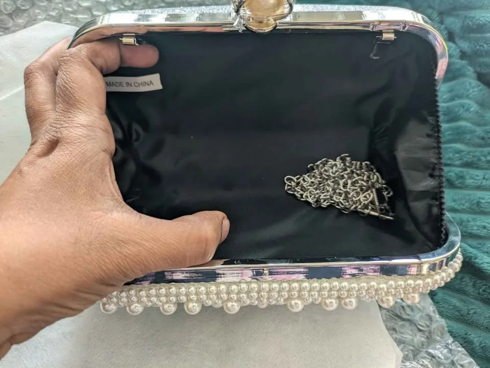 Brand new elegant white beads evening party clutch image indicator(4)