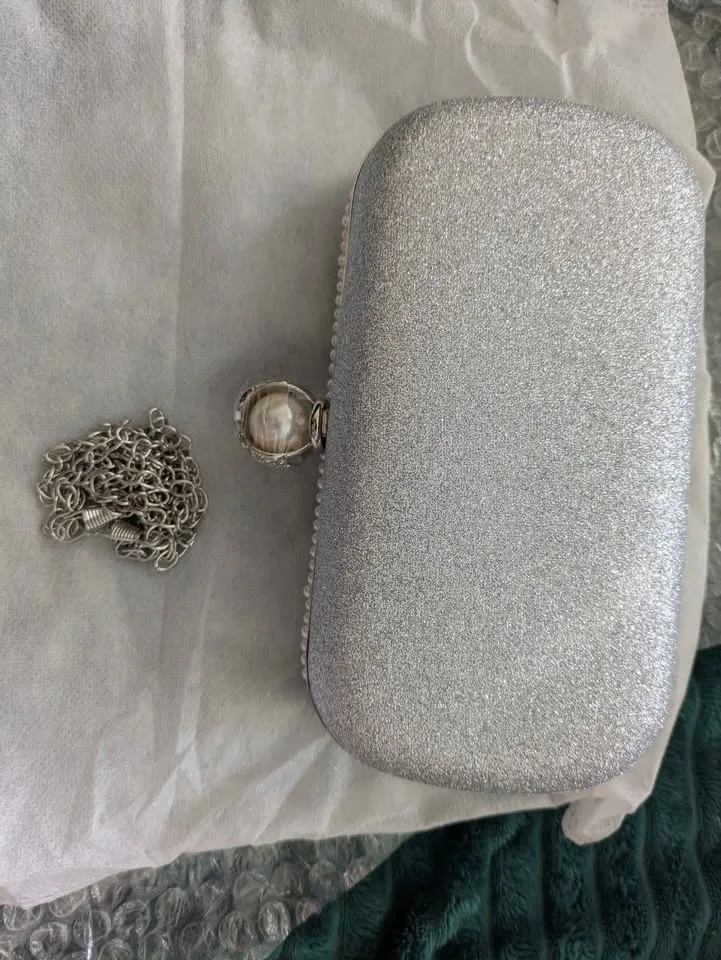 Brand new elegant white beads evening party clutch image indicator(5)
