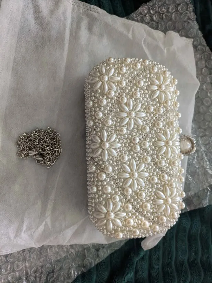 Brand new elegant white beads evening party clutch image indicator(6)