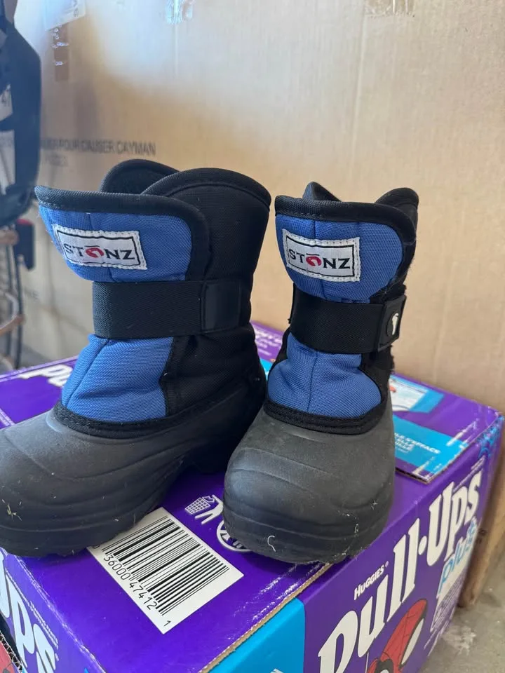 Stonz winter boots toddler size 9 image indicator(2)