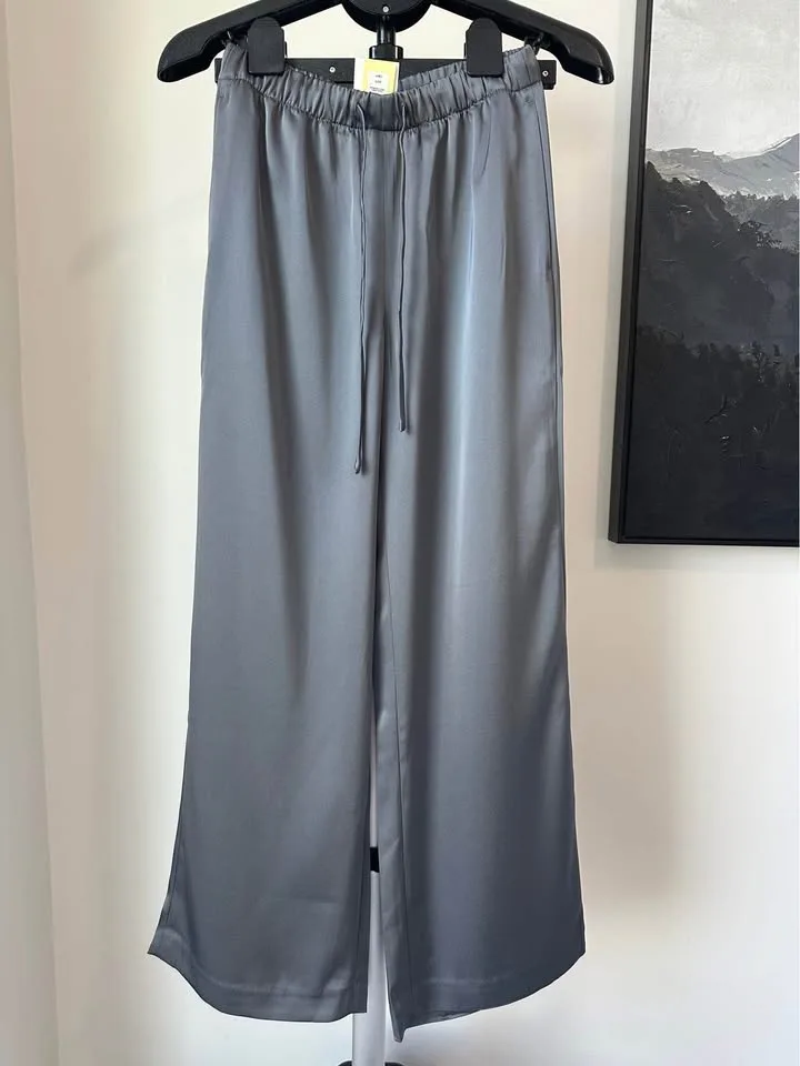 Aritzia Lodge Satin Pants Size XS NWT image indicator(4)