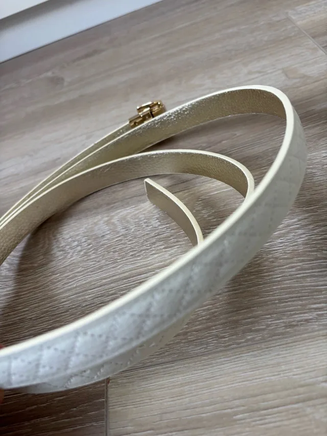 Michael Kors Cream & Gold Double-Sided Belt BNWT image indicator(5)