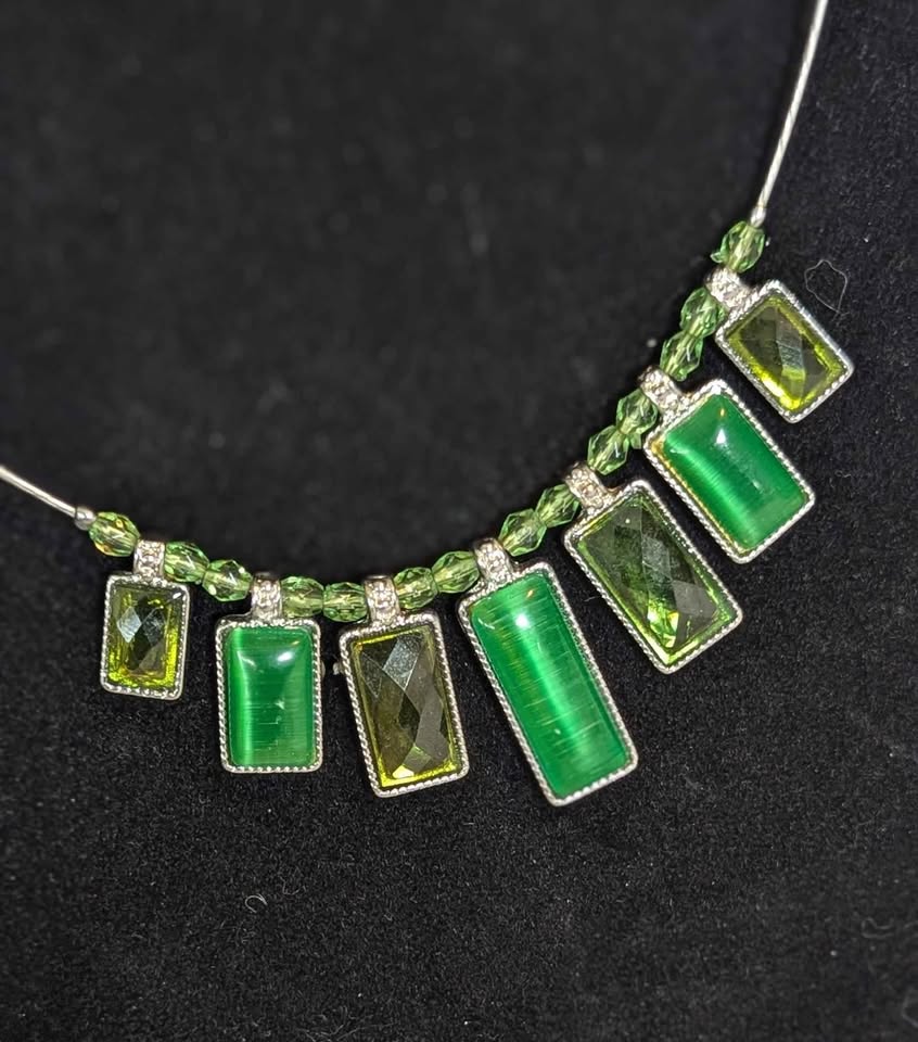 💚 Green Art Deco-Style Necklace & Earrings Set - photo 2