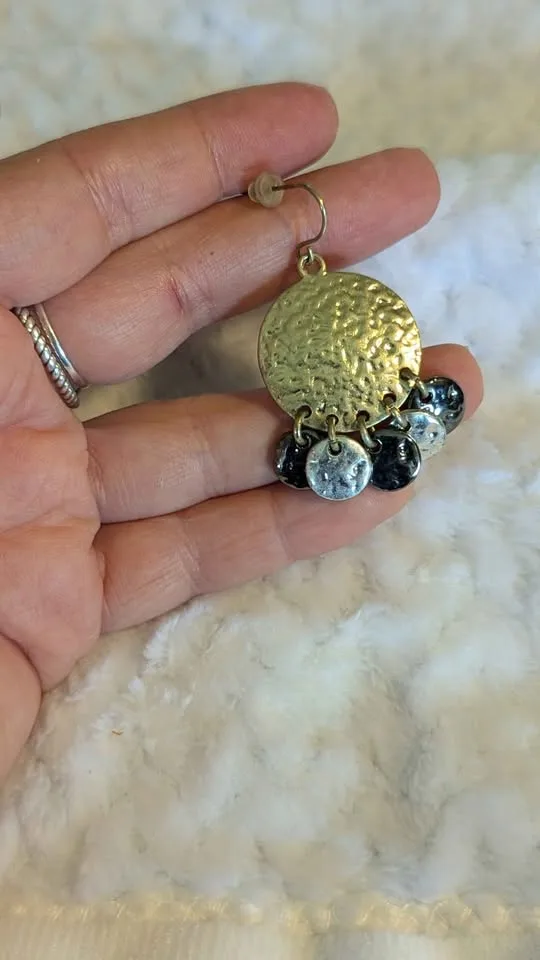 ✨ Two-Tone Vintage Necklace & Earrings Set image indicator(3)