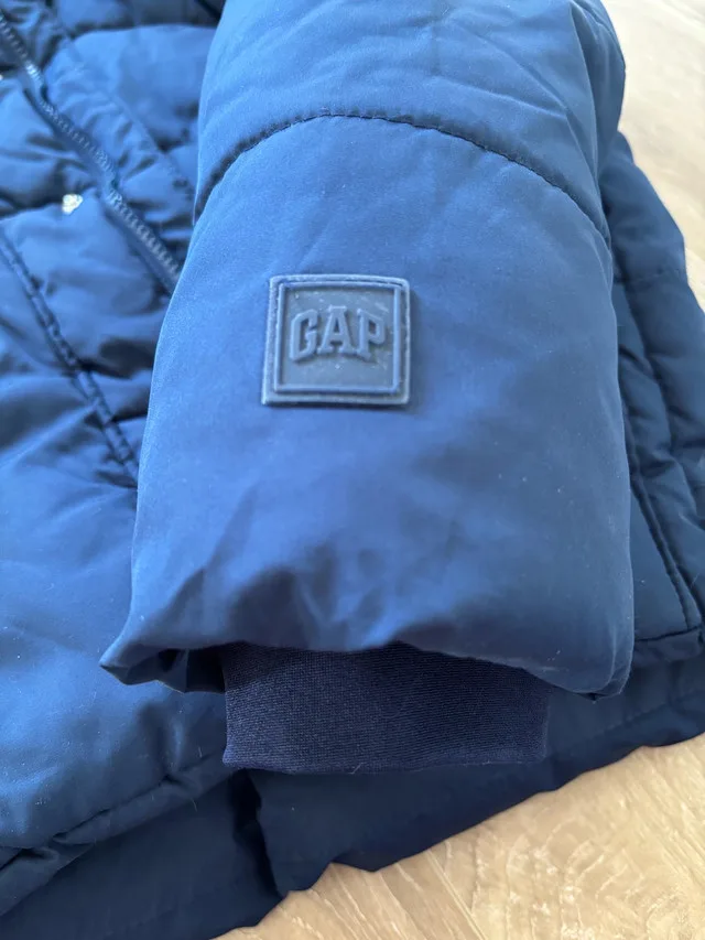 Gap Kids Winter Puffer Jacket - Size M/L image indicator(7)