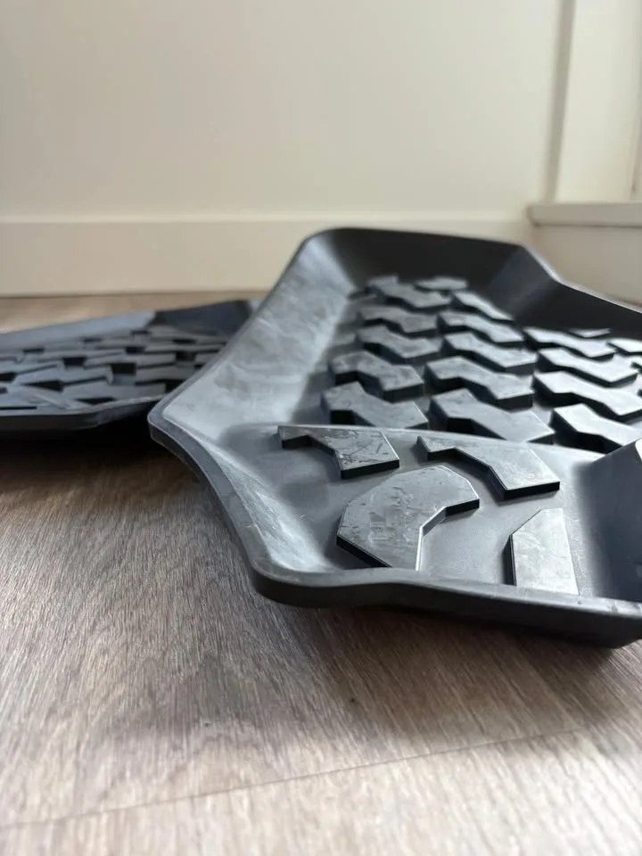 Rubber Rear Door Floor Mats – Jeep Wrangler JK 2-Door 2007-2017 image indicator(7)