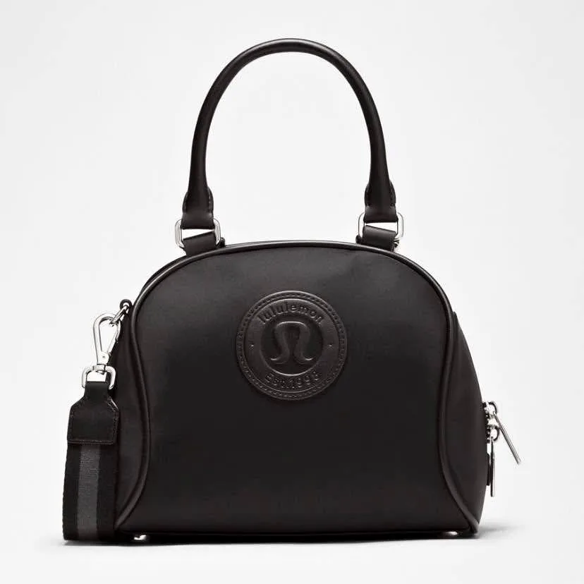 NWT Lululemon Bowler Crossbody Bag - Black thumbnail