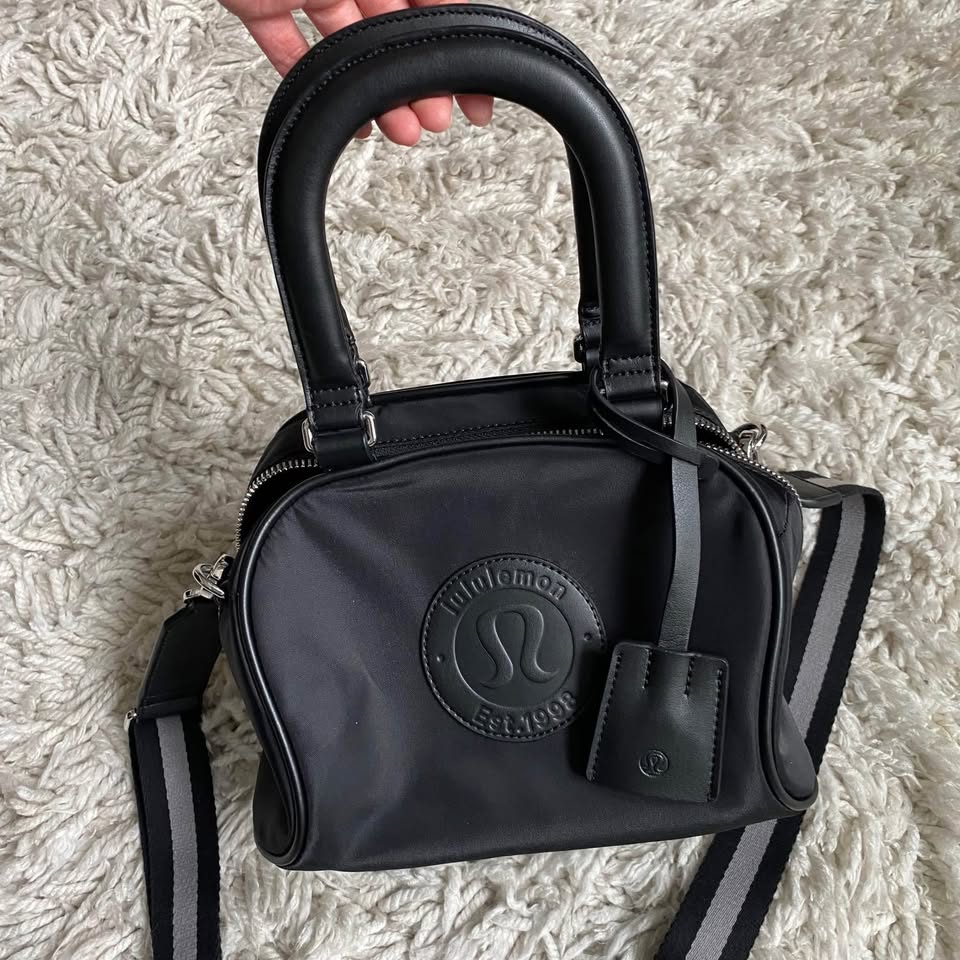 NWT Lululemon Bowler Crossbody Bag - Black - photo 3