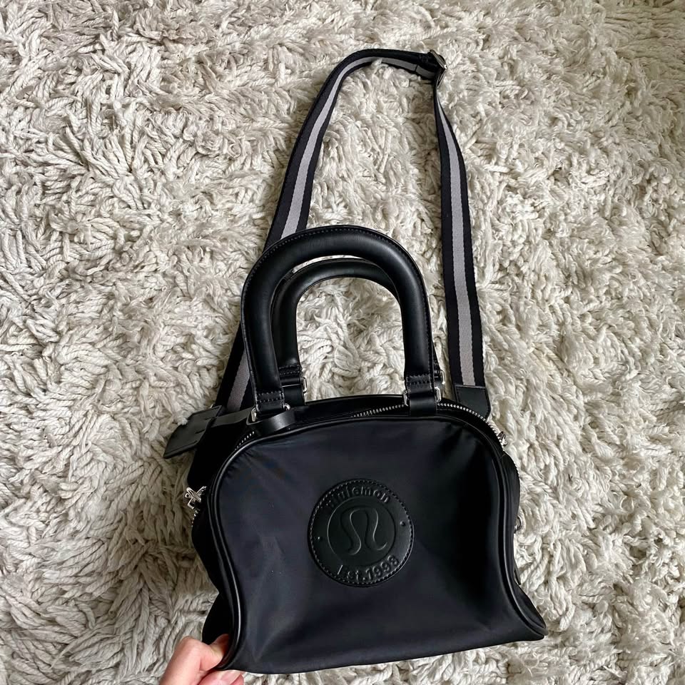 NWT Lululemon Bowler Crossbody Bag - Black - photo 5