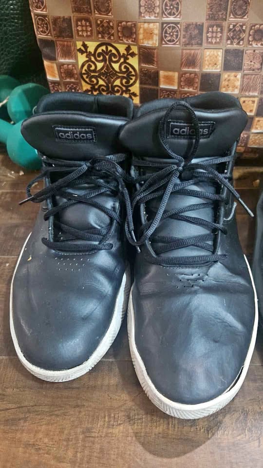 Men and women  shoes lot  and mny more.