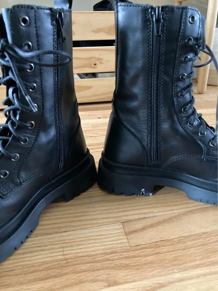 Zara Girls Black Vegan Leather Combat Boots - size 35 image indicator(2)