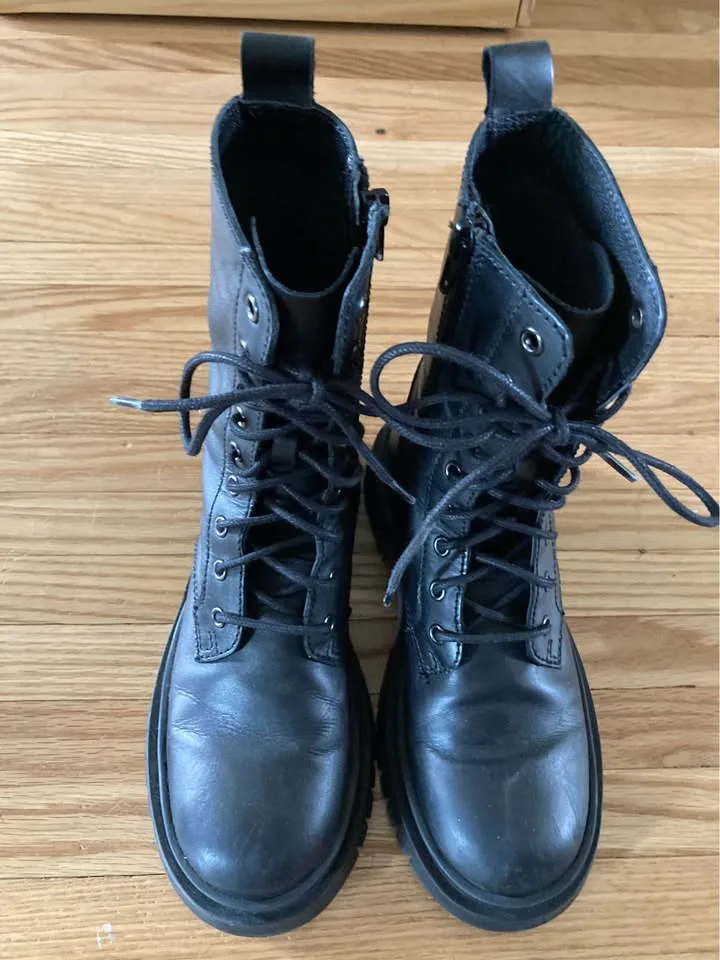 Zara Girls Black Vegan Leather Combat Boots - size 35 image indicator(5)