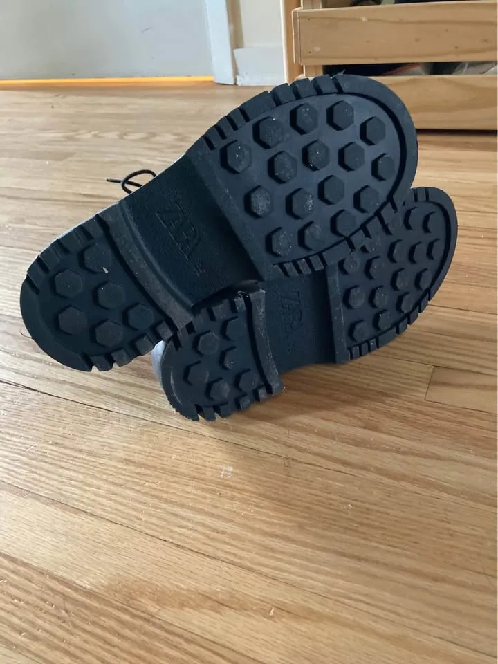 Zara Girls Black Vegan Leather Combat Boots - size 35 image indicator(7)